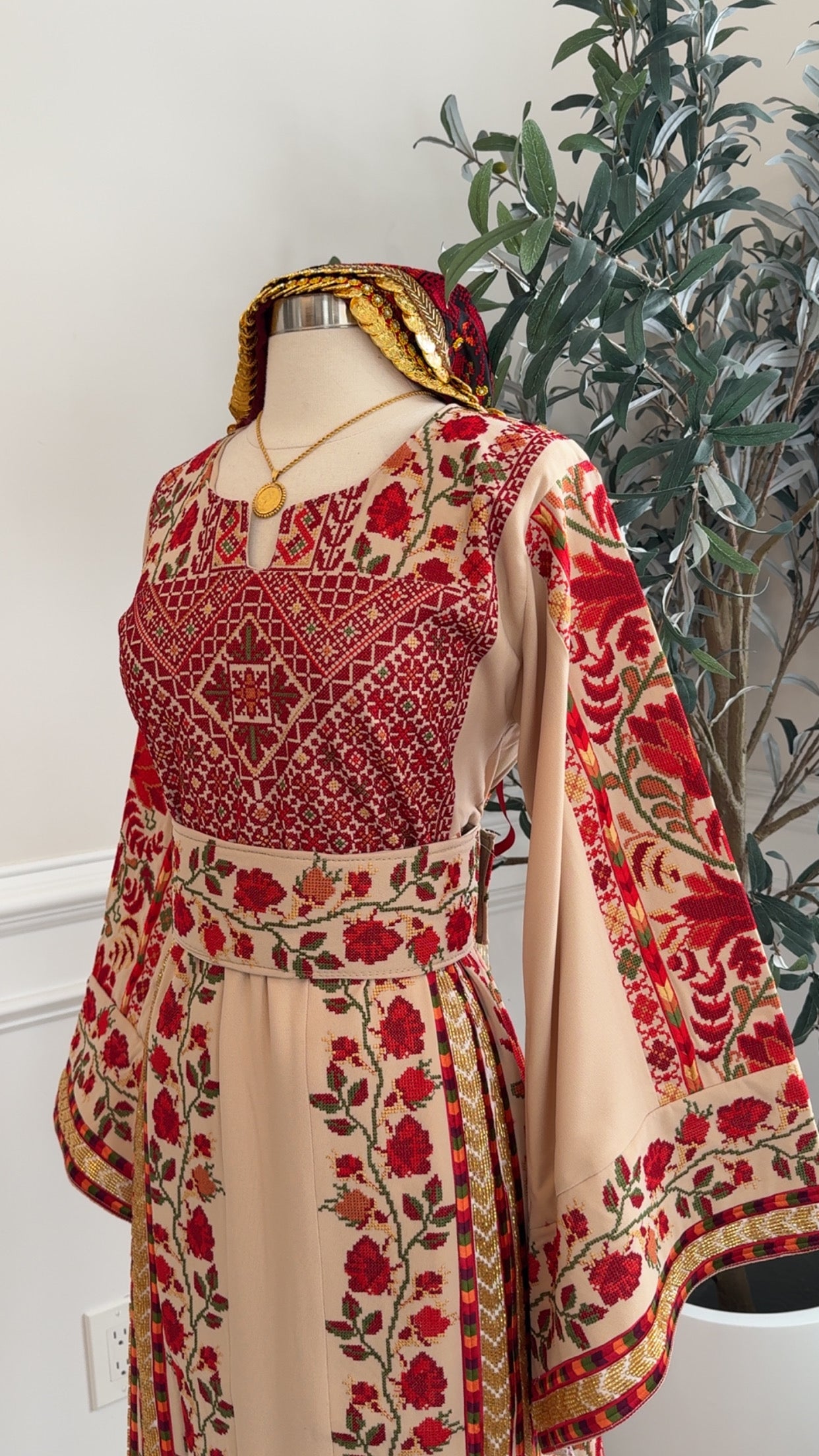 New Beige Floral Sabayel Thobe