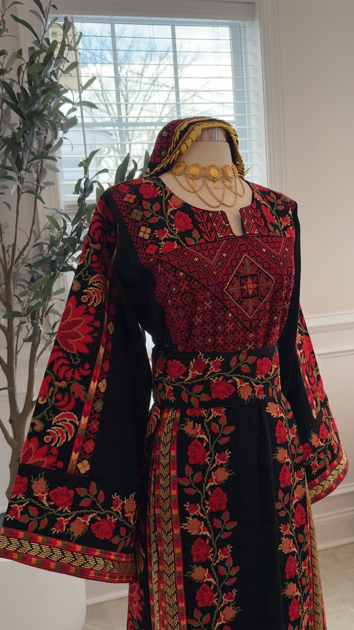 New Black Floral Sabayel Thobe