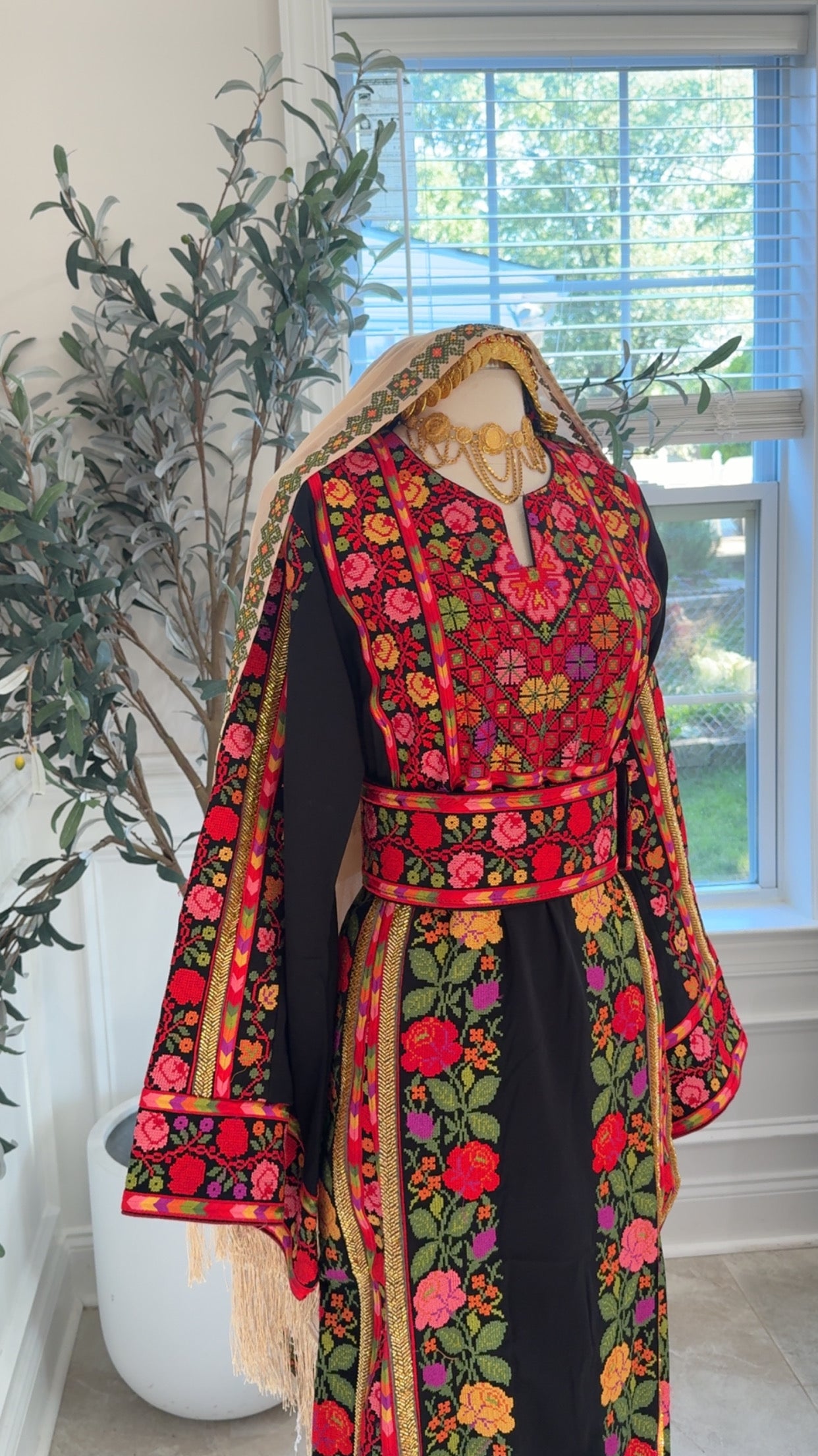 New Black Floral Sabayel Thobe