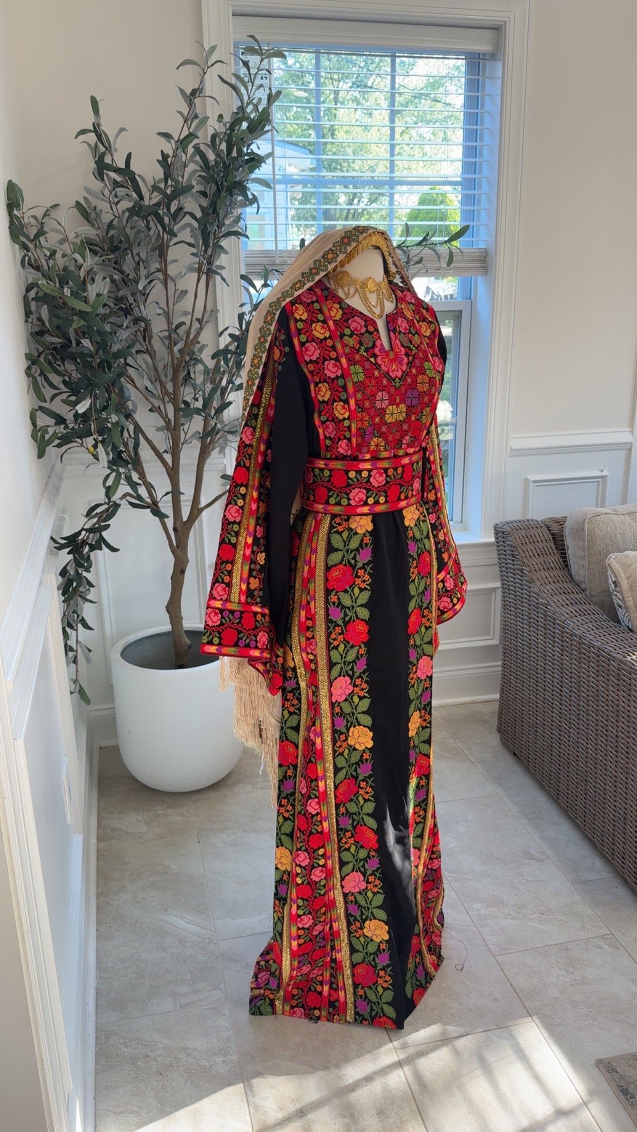 New Black Floral Sabayel Thobe