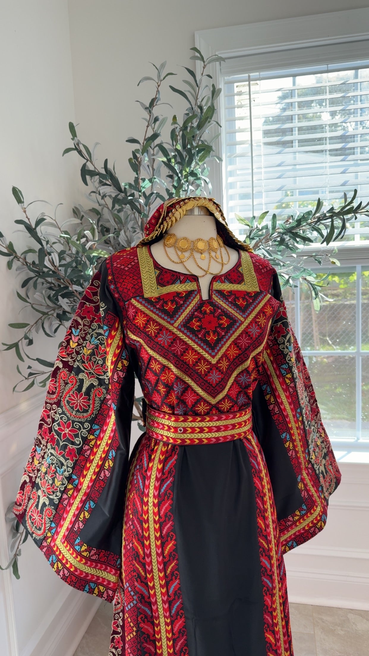 New Black Floral Thobe