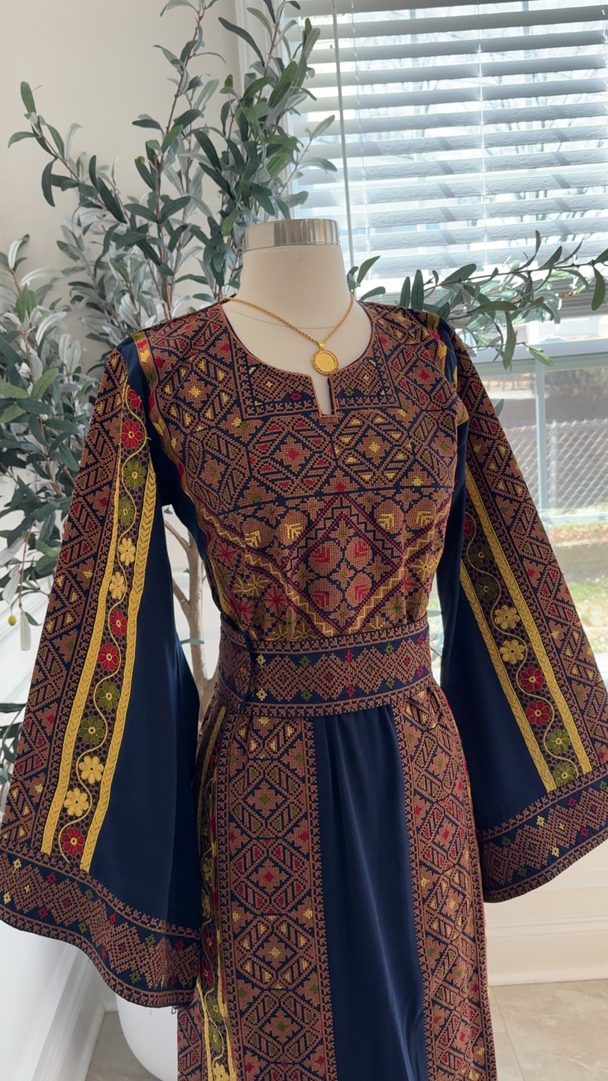 New Navy Simple Floral Thobe