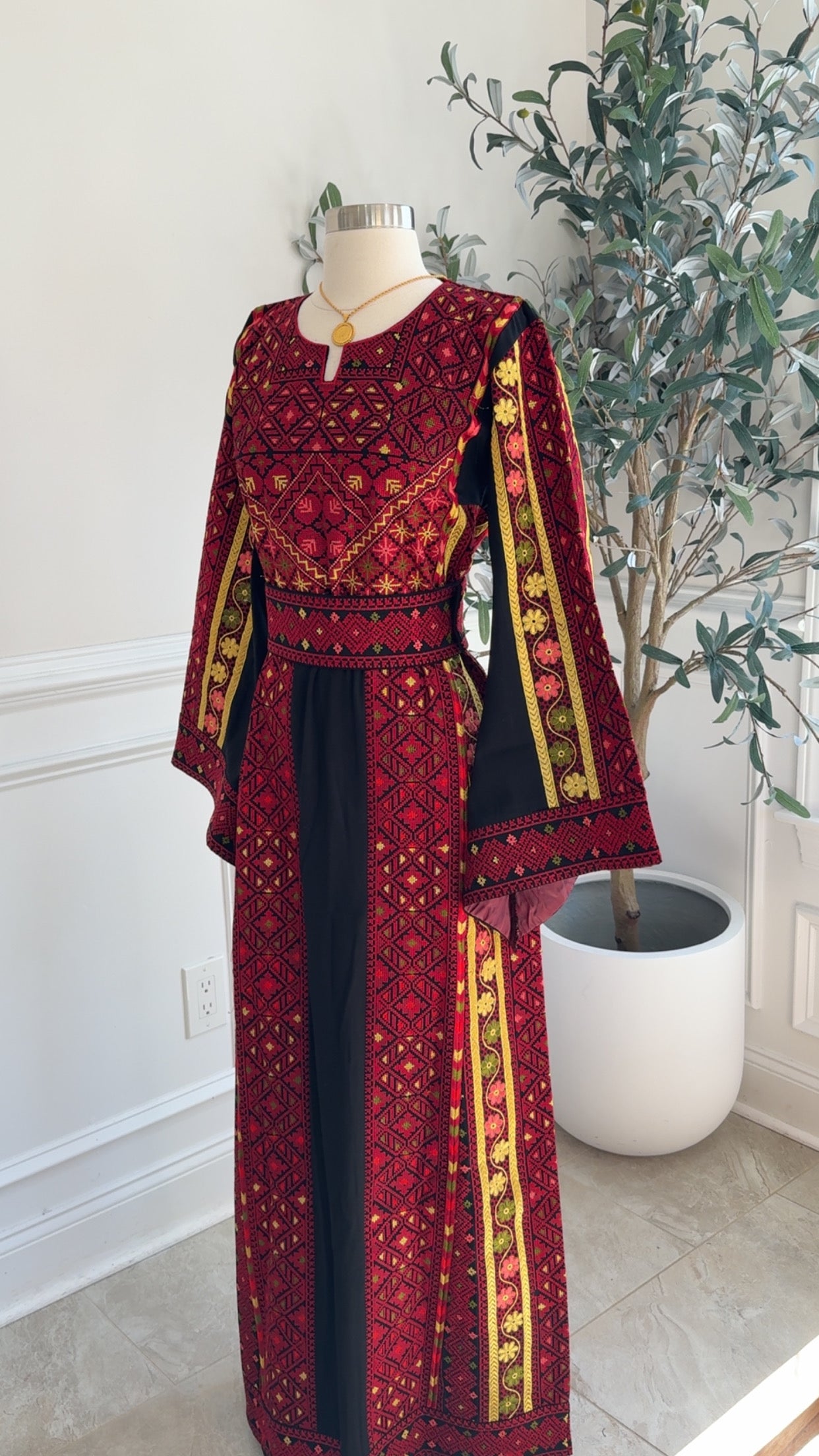 New Red Simple Floral Thobe